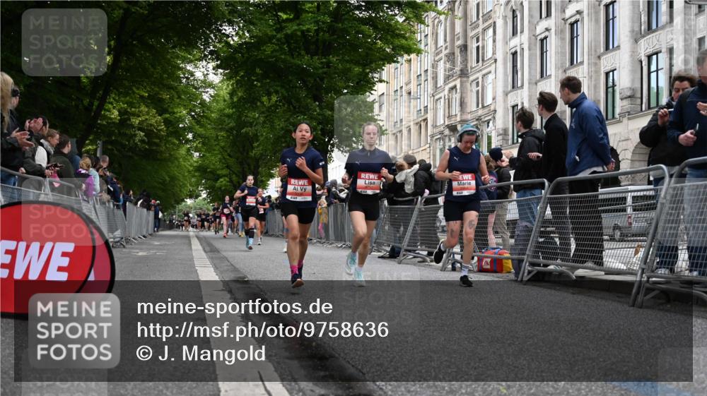 14.06.2026 - REWE Women's Run J. Mangold http://msf.ph/oto/9758636 14.06.2026 10:59:55 Ziel 5101, 5233, 5284, 5322, 5792, 5801, 5930, 5954 meine-sportfotos.de