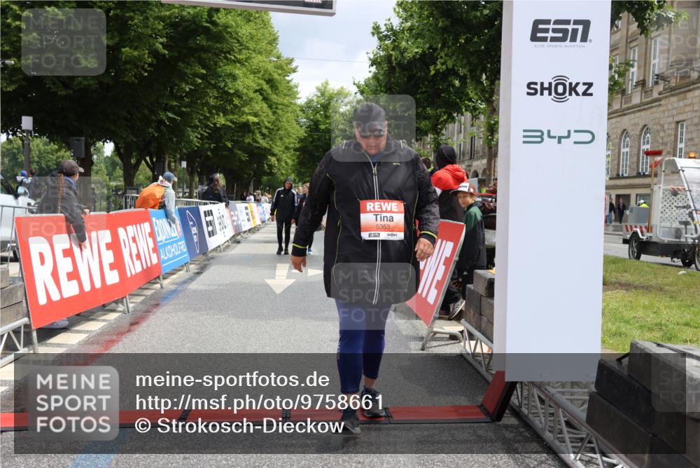 14.06.2026 - REWE Women's Run Strokosch-Dieckow http://msf.ph/oto/9758661 14.06.2026 11:22:11 Ziel 5353 meine-sportfotos.de