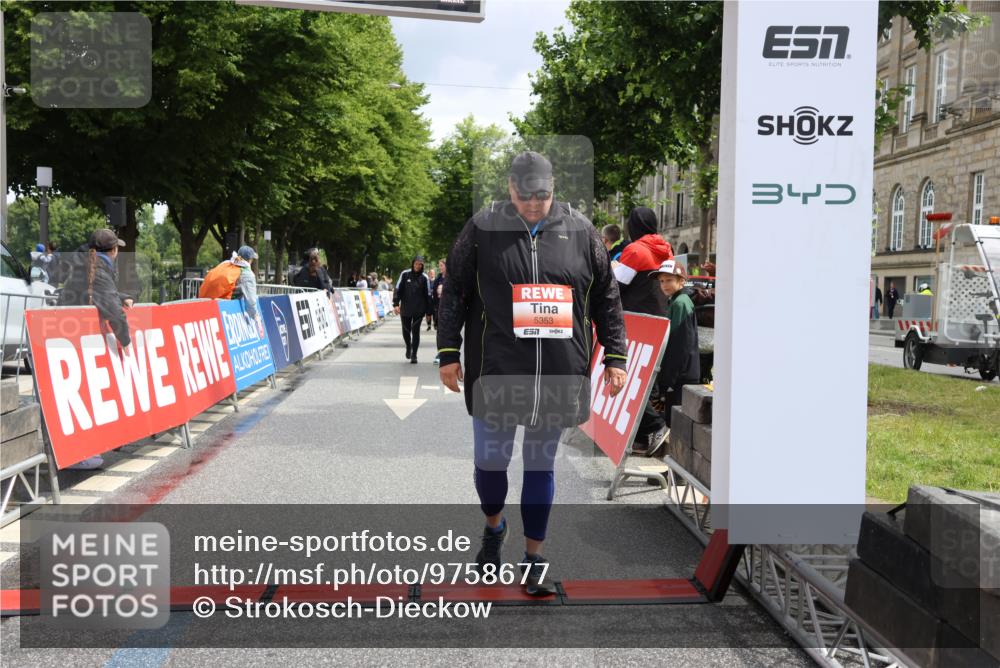 14.06.2026 - REWE Women's Run Strokosch-Dieckow http://msf.ph/oto/9758677 14.06.2026 11:22:10 Ziel 5353 meine-sportfotos.de