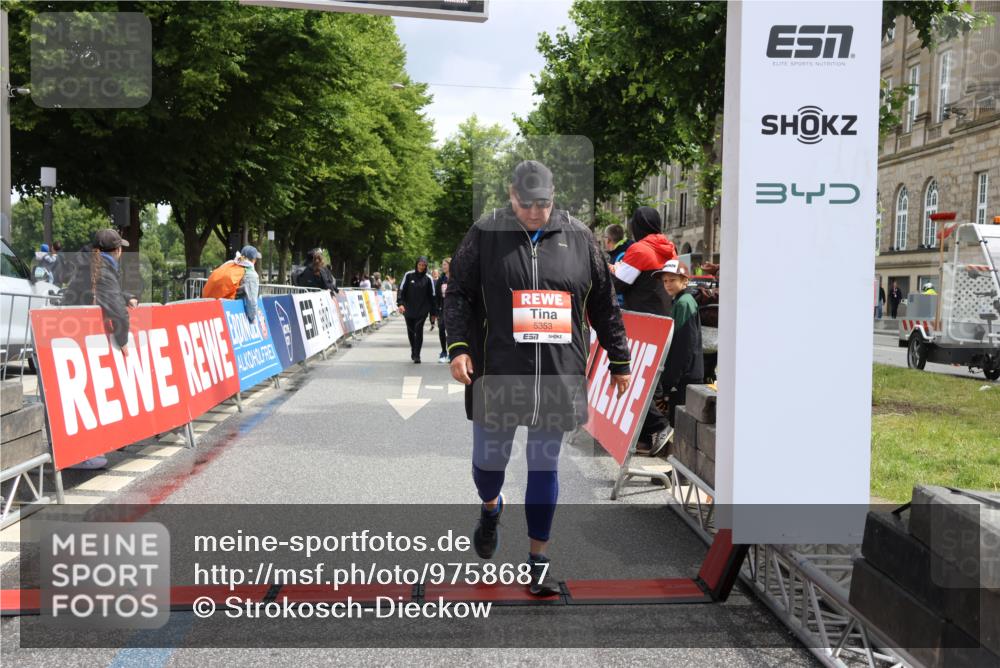 14.06.2026 - REWE Women's Run Strokosch-Dieckow http://msf.ph/oto/9758687 14.06.2026 11:22:10 Ziel 5353 meine-sportfotos.de