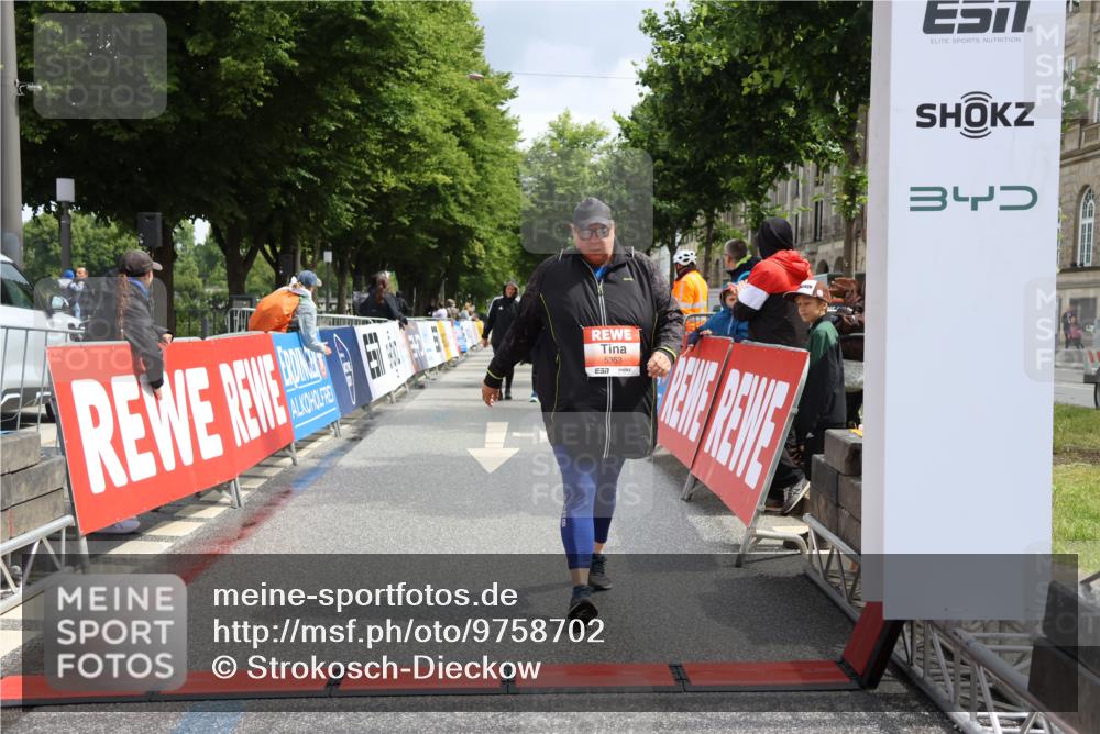 14.06.2026 - REWE Women's Run Strokosch-Dieckow http://msf.ph/oto/9758702 14.06.2026 11:22:10 Ziel 5353 meine-sportfotos.de