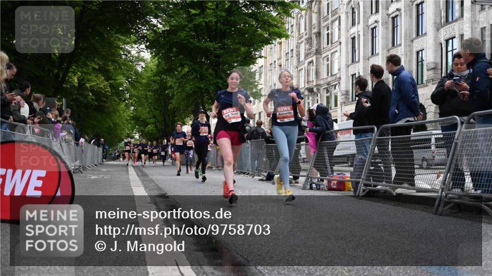 14.06.2026 - REWE Women's Run J. Mangold http://msf.ph/oto/9758703 14.06.2026 11:00:04 Ziel 5143, 5233, 5322, 5403, 5415, 5691, 5692, 5782, 5929, 6019, 6040 meine-sportfotos.de