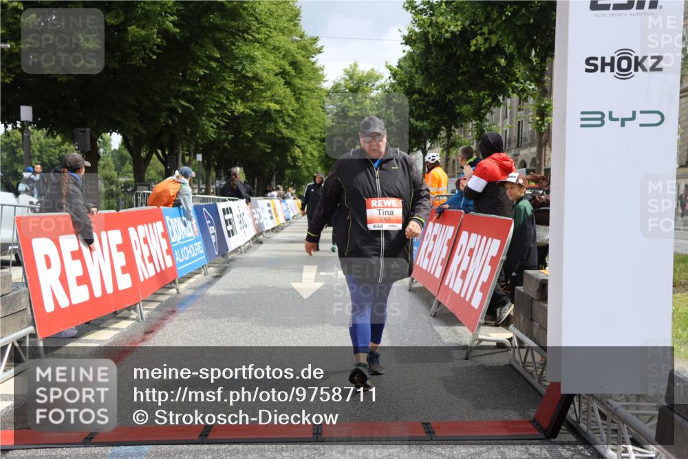 14.06.2026 - REWE Women's Run Strokosch-Dieckow http://msf.ph/oto/9758711 14.06.2026 11:22:10 Ziel 5353 meine-sportfotos.de