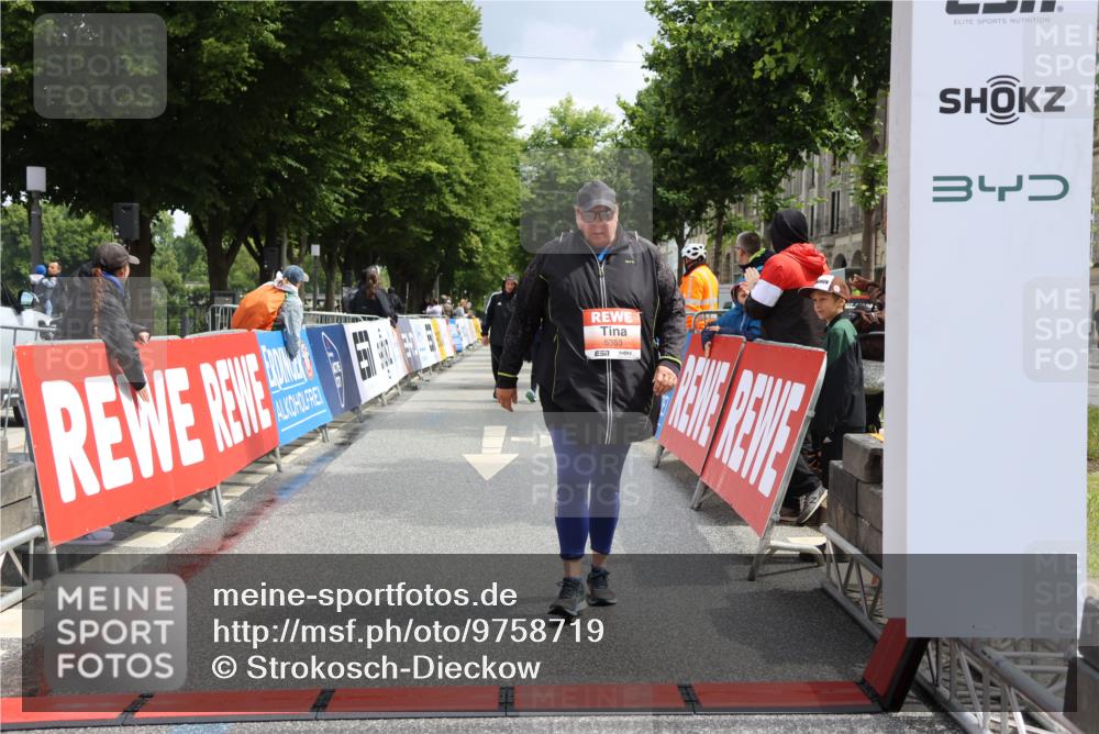 14.06.2026 - REWE Women's Run Strokosch-Dieckow http://msf.ph/oto/9758719 14.06.2026 11:22:10 Ziel 5353 meine-sportfotos.de