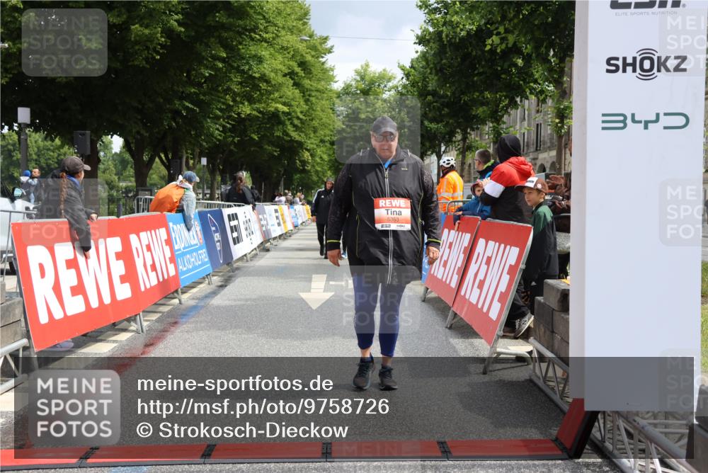 14.06.2026 - REWE Women's Run Strokosch-Dieckow http://msf.ph/oto/9758726 14.06.2026 11:22:09 Ziel 5353 meine-sportfotos.de