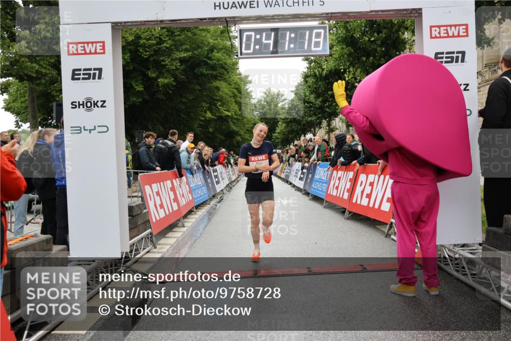 14.06.2026 - REWE Women's Run Strokosch-Dieckow http://msf.ph/oto/9758728 14.06.2026 09:41:41 Ziel 11507 meine-sportfotos.de