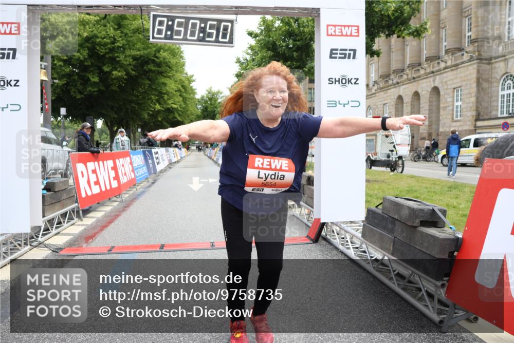 14.06.2026 - REWE Women's Run Strokosch-Dieckow http://msf.ph/oto/9758735 14.06.2026 11:21:18 Ziel 5654 meine-sportfotos.de