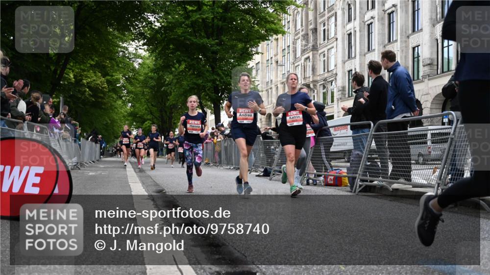 14.06.2026 - REWE Women's Run J. Mangold http://msf.ph/oto/9758740 14.06.2026 11:00:08 Ziel 5001, 5002, 5003, 5004, 5050, 5147, 5403, 5415, 5691, 5692, 5719, 5782, 5929, 6019, 6040 meine-sportfotos.de