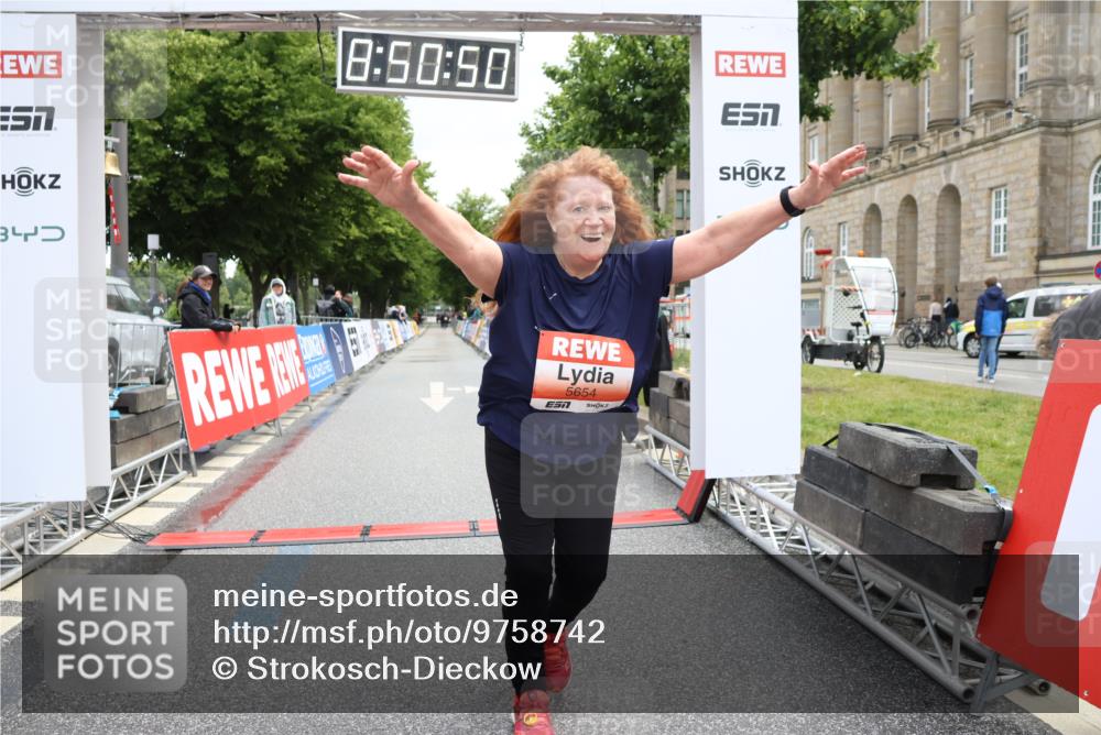 14.06.2026 - REWE Women's Run Strokosch-Dieckow http://msf.ph/oto/9758742 14.06.2026 11:21:18 Ziel 5654 meine-sportfotos.de