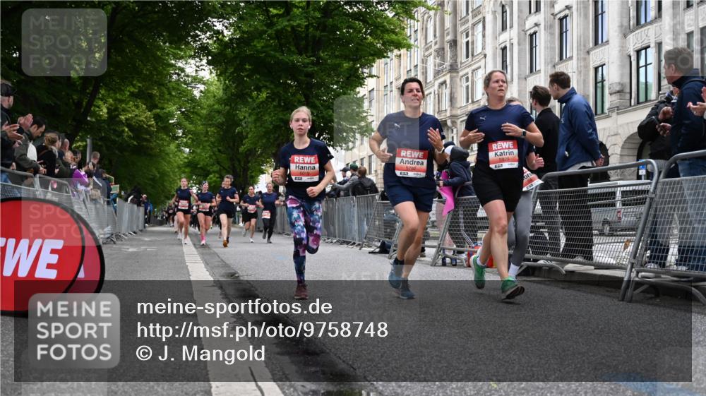 14.06.2026 - REWE Women's Run J. Mangold http://msf.ph/oto/9758748 14.06.2026 11:00:08 Ziel 5001, 5002, 5003, 5004, 5050, 5147, 5403, 5415, 5691, 5692, 5719, 5782, 5929, 6019, 6040 meine-sportfotos.de