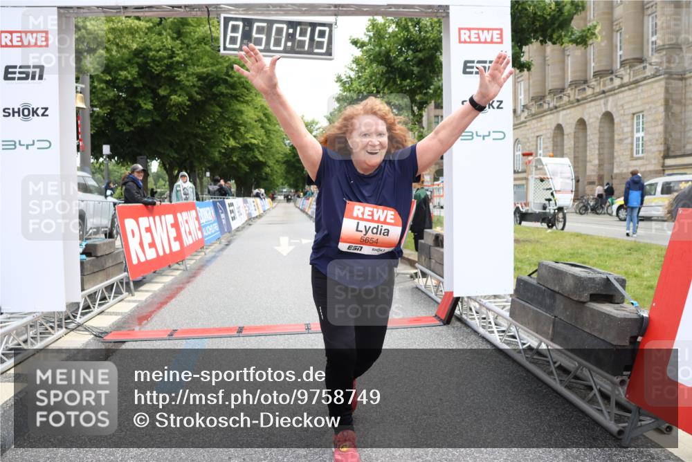 14.06.2026 - REWE Women's Run Strokosch-Dieckow http://msf.ph/oto/9758749 14.06.2026 11:21:18 Ziel 5654 meine-sportfotos.de