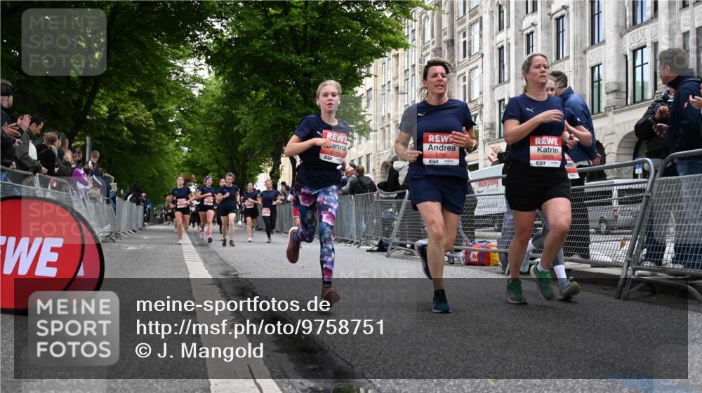 14.06.2026 - REWE Women's Run J. Mangold http://msf.ph/oto/9758751 14.06.2026 11:00:09 Ziel 5001, 5002, 5003, 5004, 5050, 5147, 5403, 5415, 5691, 5692, 5719, 5782, 5929, 6019, 6040 meine-sportfotos.de