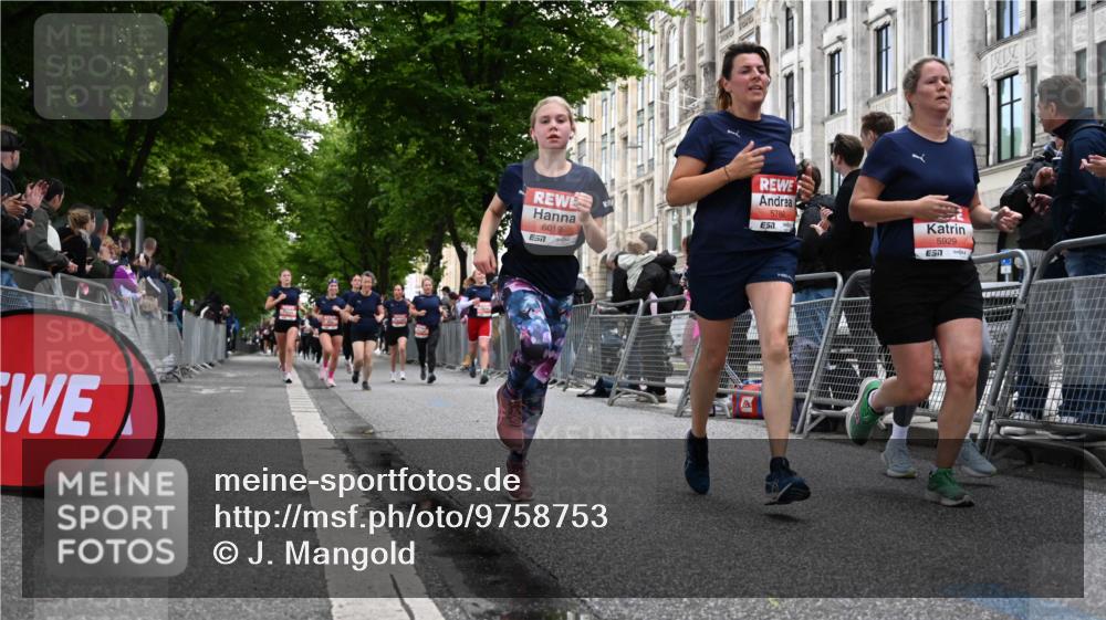 14.06.2026 - REWE Women's Run J. Mangold http://msf.ph/oto/9758753 14.06.2026 11:00:09 Ziel 5001, 5002, 5003, 5004, 5050, 5147, 5403, 5415, 5691, 5692, 5719, 5782, 5929, 6019, 6040 meine-sportfotos.de