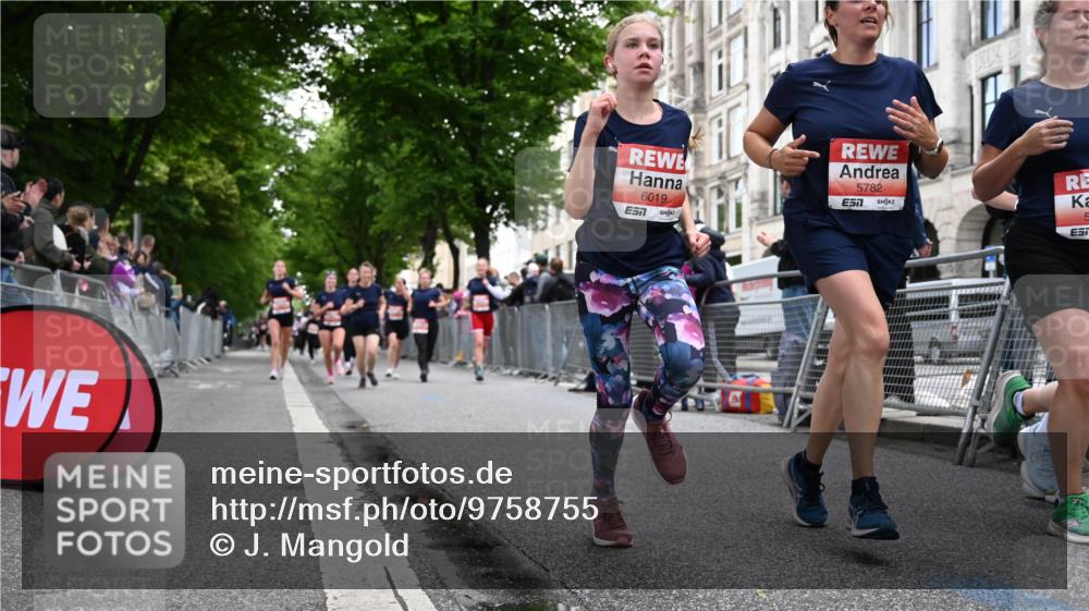 14.06.2026 - REWE Women's Run J. Mangold http://msf.ph/oto/9758755 14.06.2026 11:00:09 Ziel 5001, 5002, 5003, 5004, 5050, 5147, 5403, 5415, 5691, 5692, 5719, 5782, 5929, 6019, 6040 meine-sportfotos.de