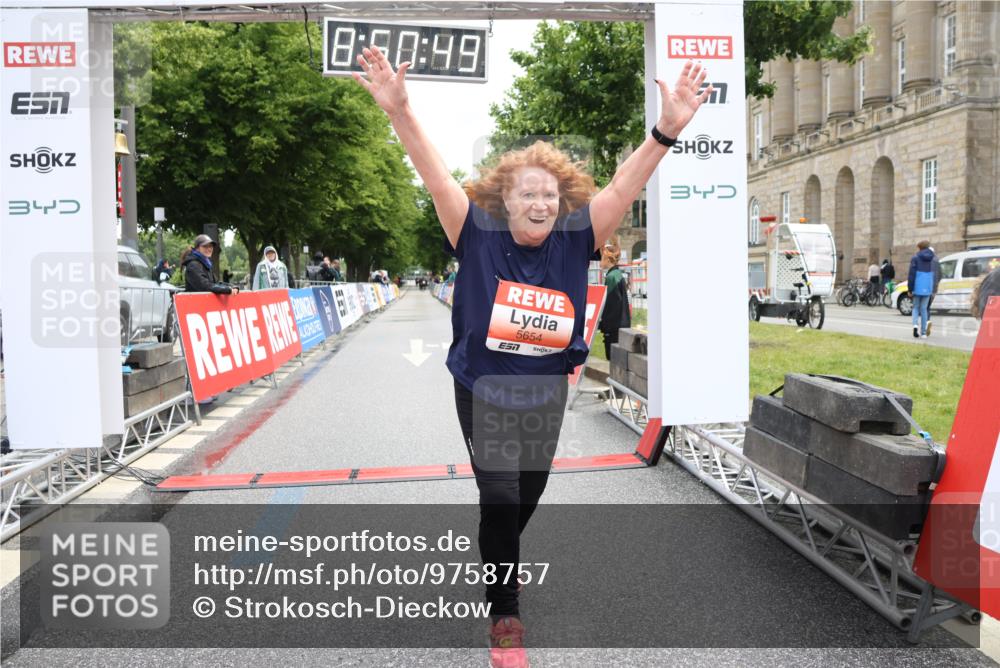 14.06.2026 - REWE Women's Run Strokosch-Dieckow http://msf.ph/oto/9758757 14.06.2026 11:21:18 Ziel 5654 meine-sportfotos.de