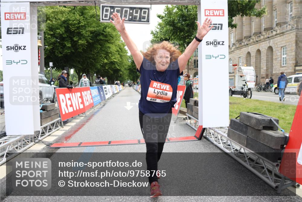 14.06.2026 - REWE Women's Run Strokosch-Dieckow http://msf.ph/oto/9758765 14.06.2026 11:21:18 Ziel 5654 meine-sportfotos.de