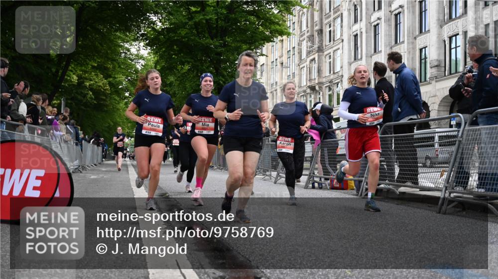14.06.2026 - REWE Women's Run J. Mangold http://msf.ph/oto/9758769 14.06.2026 11:00:13 Ziel 5001, 5002, 5003, 5004, 5050, 5147, 5415, 5432, 5665, 5719, 5782, 5883, 5929, 6019 meine-sportfotos.de