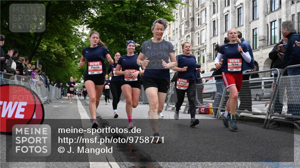 14.06.2026 - REWE Women's Run J. Mangold http://msf.ph/oto/9758771 14.06.2026 11:00:13 Ziel 5001, 5002, 5003, 5004, 5050, 5147, 5415, 5432, 5665, 5719, 5782, 5883, 5929, 6019 meine-sportfotos.de