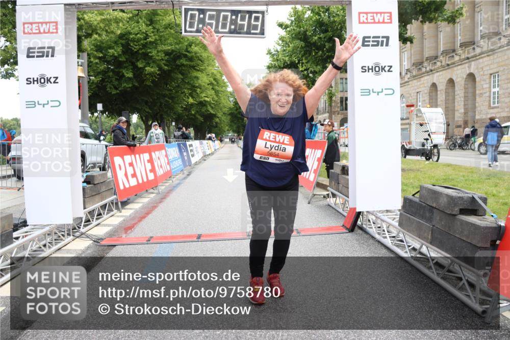 14.06.2026 - REWE Women's Run Strokosch-Dieckow http://msf.ph/oto/9758780 14.06.2026 11:21:18 Ziel 5654 meine-sportfotos.de