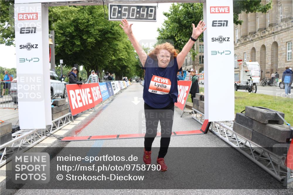 14.06.2026 - REWE Women's Run Strokosch-Dieckow http://msf.ph/oto/9758790 14.06.2026 11:21:18 Ziel 5654 meine-sportfotos.de