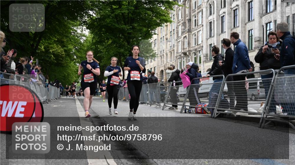 14.06.2026 - REWE Women's Run J. Mangold http://msf.ph/oto/9758796 14.06.2026 11:00:17 Ziel 5001, 5002, 5003, 5004, 5050, 5147, 5432, 5435, 5665, 5716, 5719, 5883 meine-sportfotos.de