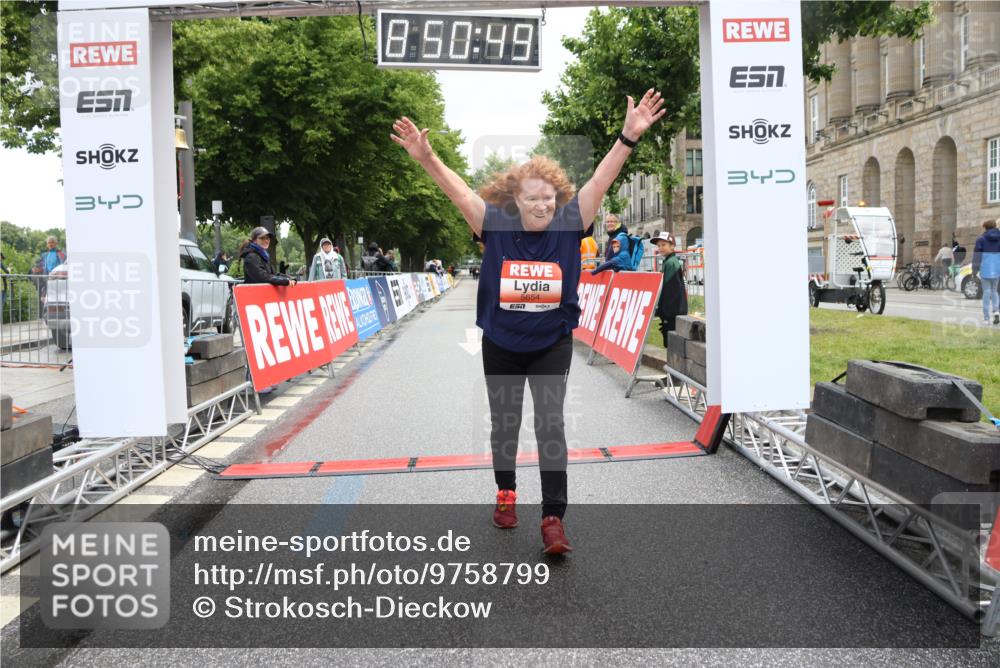 14.06.2026 - REWE Women's Run Strokosch-Dieckow http://msf.ph/oto/9758799 14.06.2026 11:21:17 Ziel 5654 meine-sportfotos.de
