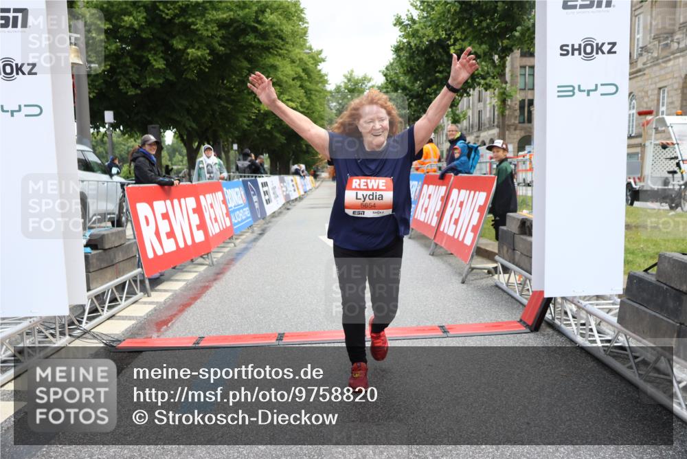 14.06.2026 - REWE Women's Run Strokosch-Dieckow http://msf.ph/oto/9758820 14.06.2026 11:21:17 Ziel 5654 meine-sportfotos.de