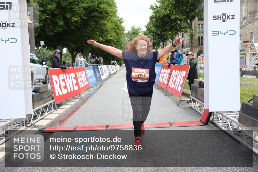 14.06.2026 - REWE Women's Run Strokosch-Dieckow http://msf.ph/oto/9758836 14.06.2026 11:21:17 Ziel 5654 meine-sportfotos.de