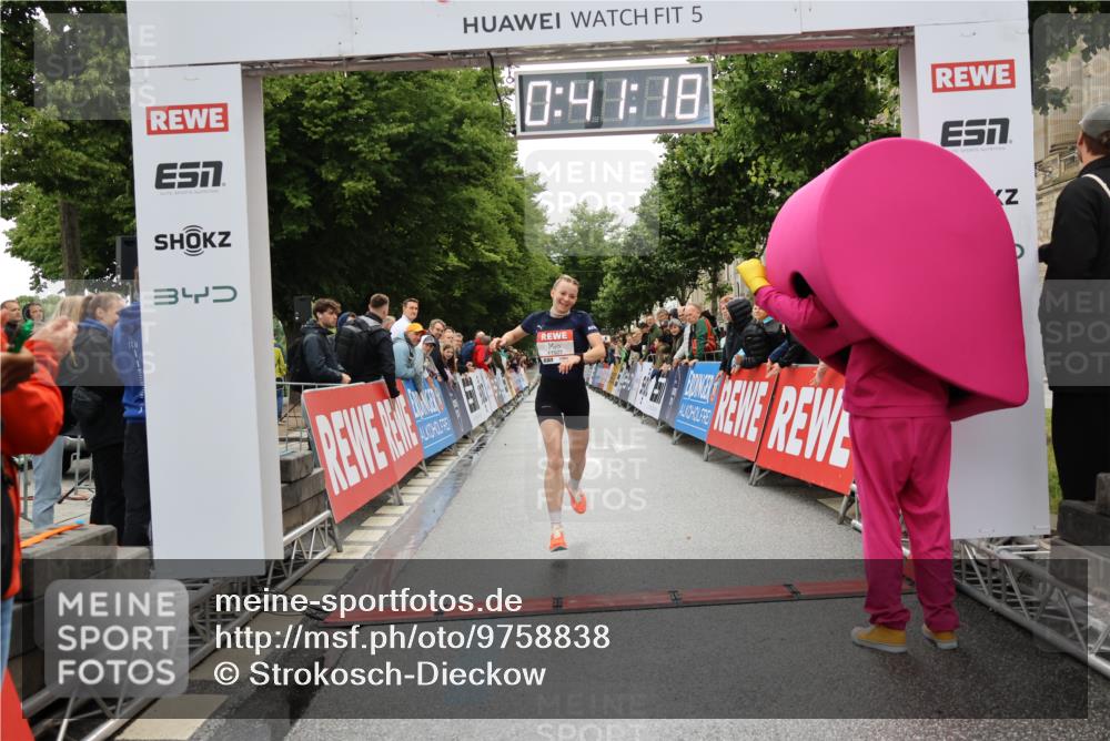 14.06.2026 - REWE Women's Run Strokosch-Dieckow http://msf.ph/oto/9758838 14.06.2026 09:41:41 Ziel 11507 meine-sportfotos.de