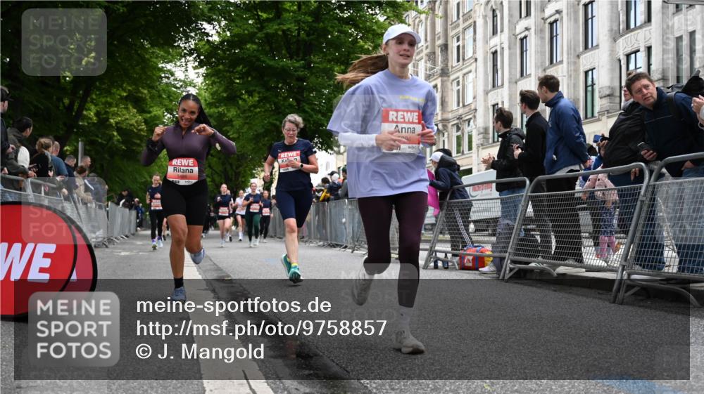 14.06.2026 - REWE Women's Run J. Mangold http://msf.ph/oto/9758857 14.06.2026 11:00:25 Ziel 5193, 5328, 5435, 5440, 5453, 5486, 5716, 5764, 5894, 6055, 6061 meine-sportfotos.de