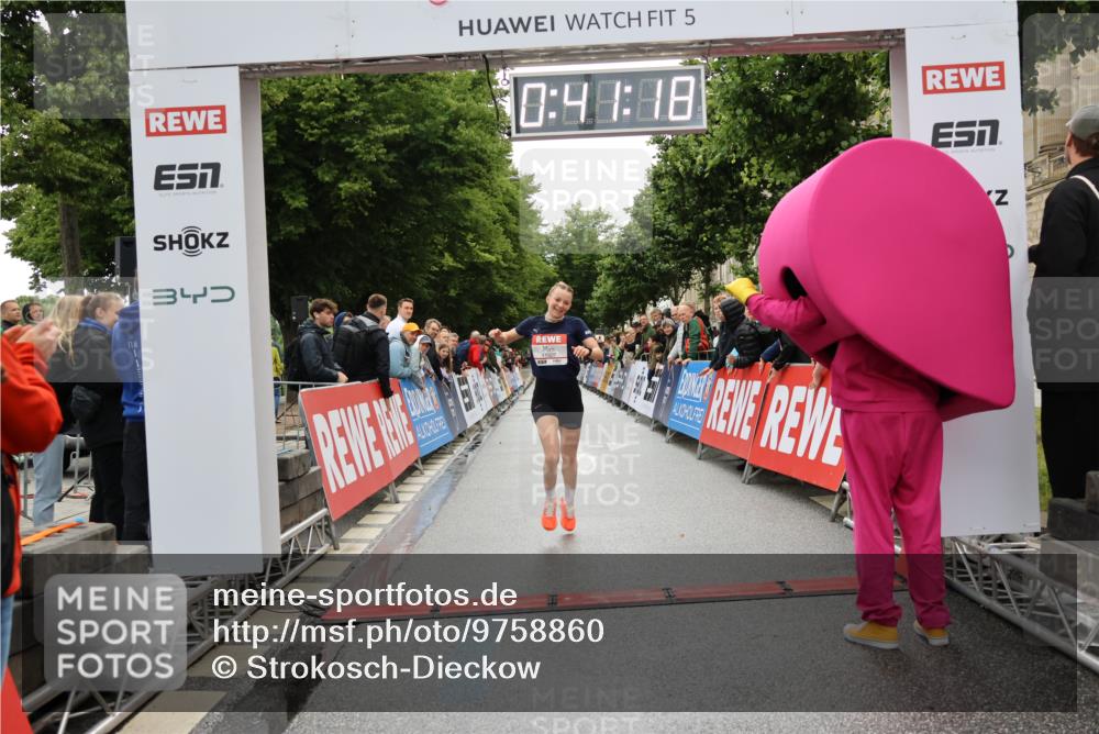 14.06.2026 - REWE Women's Run Strokosch-Dieckow http://msf.ph/oto/9758860 14.06.2026 09:41:41 Ziel 11507 meine-sportfotos.de