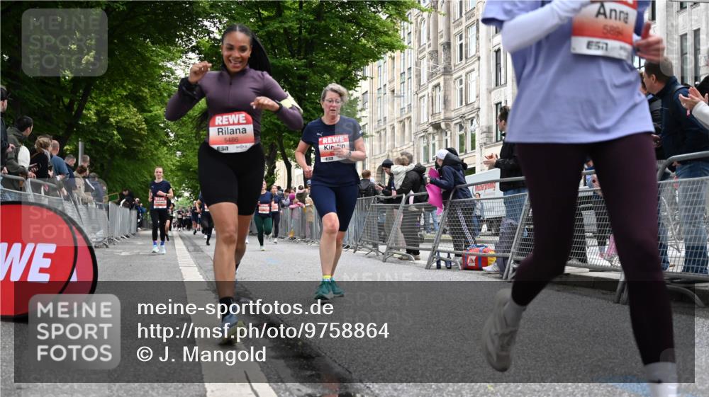 14.06.2026 - REWE Women's Run J. Mangold http://msf.ph/oto/9758864 14.06.2026 11:00:26 Ziel 5193, 5328, 5435, 5440, 5453, 5486, 5716, 5764, 5894, 6055, 6061 meine-sportfotos.de
