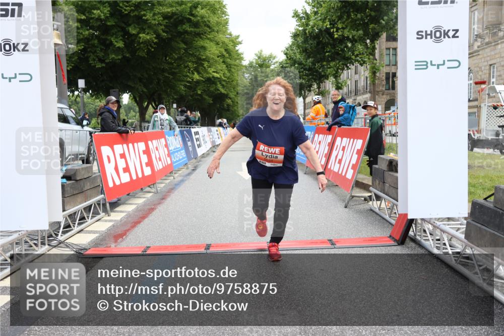 14.06.2026 - REWE Women's Run Strokosch-Dieckow http://msf.ph/oto/9758875 14.06.2026 11:21:17 Ziel 5654 meine-sportfotos.de
