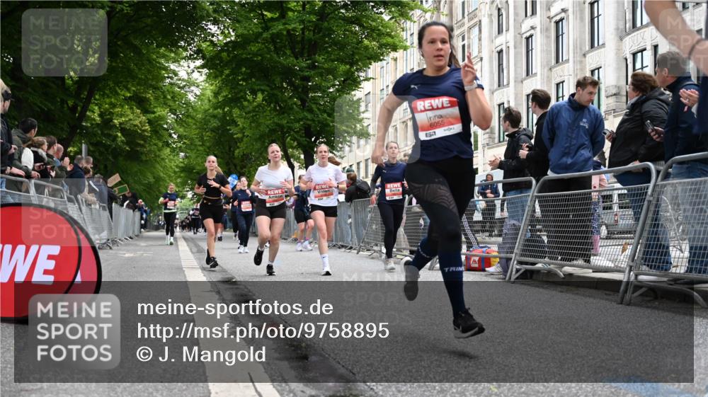 14.06.2026 - REWE Women's Run J. Mangold http://msf.ph/oto/9758895 14.06.2026 11:00:31 Ziel 5054, 5193, 5242, 5328, 5341, 5532, 5547, 5548, 5764, 5861, 6018, 6055, 6061 meine-sportfotos.de