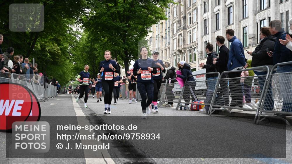 14.06.2026 - REWE Women's Run J. Mangold http://msf.ph/oto/9758934 14.06.2026 11:00:34 Ziel 5054, 5055, 5242, 5328, 5341, 5532, 5547, 5548, 5767, 5861, 6018, 6055, 6061 meine-sportfotos.de