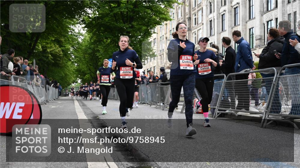 14.06.2026 - REWE Women's Run J. Mangold http://msf.ph/oto/9758945 14.06.2026 11:00:35 Ziel 5025, 5054, 5055, 5242, 5341, 5532, 5547, 5548, 5767, 5861, 6018 meine-sportfotos.de