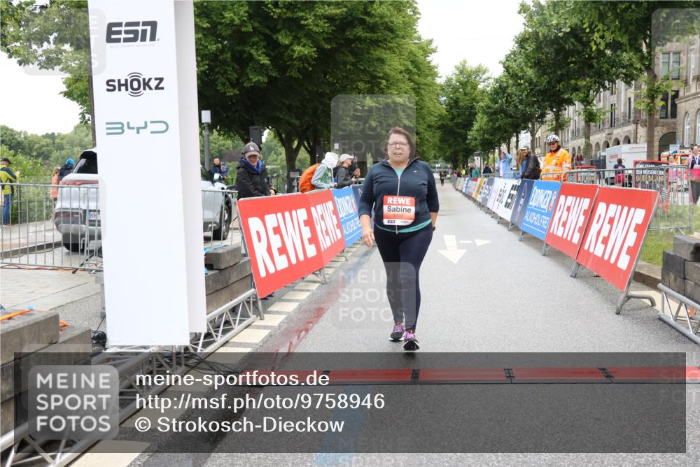 14.06.2026 - REWE Women's Run Strokosch-Dieckow http://msf.ph/oto/9758946 14.06.2026 11:20:35 Ziel 5997 meine-sportfotos.de