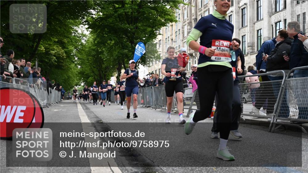 14.06.2026 - REWE Women's Run J. Mangold http://msf.ph/oto/9758975 14.06.2026 11:00:38 Ziel 5025, 5054, 5055, 5242, 5307, 5341, 5364, 5532, 5767, 5941, 6018 meine-sportfotos.de