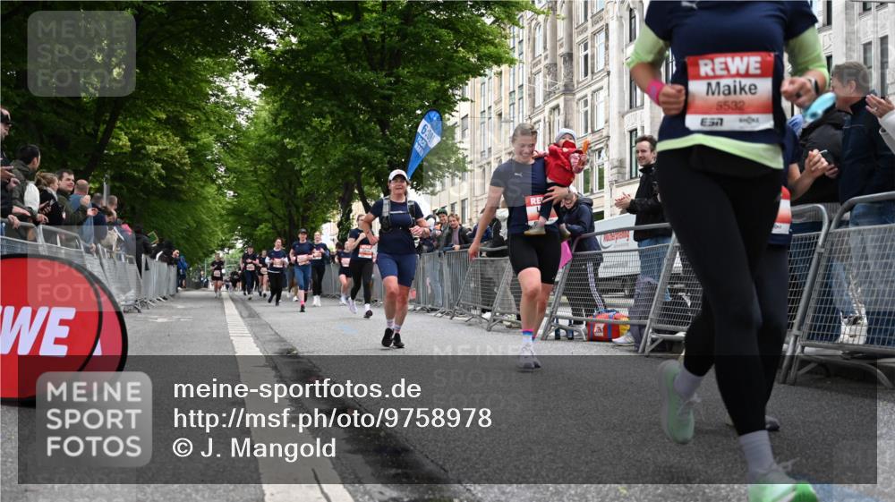 14.06.2026 - REWE Women's Run J. Mangold http://msf.ph/oto/9758978 14.06.2026 11:00:38 Ziel 5025, 5054, 5055, 5242, 5307, 5341, 5364, 5532, 5767, 5941, 6018 meine-sportfotos.de