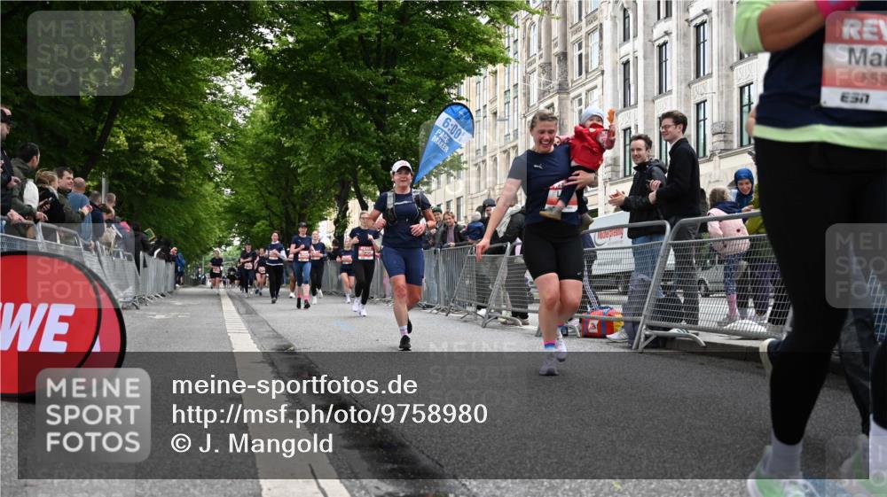 14.06.2026 - REWE Women's Run J. Mangold http://msf.ph/oto/9758980 14.06.2026 11:00:38 Ziel 5025, 5054, 5055, 5242, 5307, 5341, 5364, 5532, 5767, 5941, 6018 meine-sportfotos.de