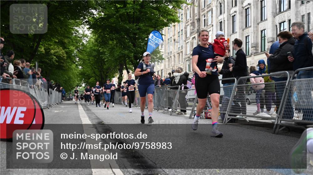 14.06.2026 - REWE Women's Run J. Mangold http://msf.ph/oto/9758983 14.06.2026 11:00:39 Ziel 5025, 5054, 5055, 5146, 5242, 5307, 5341, 5364, 5532, 5767, 5941 meine-sportfotos.de