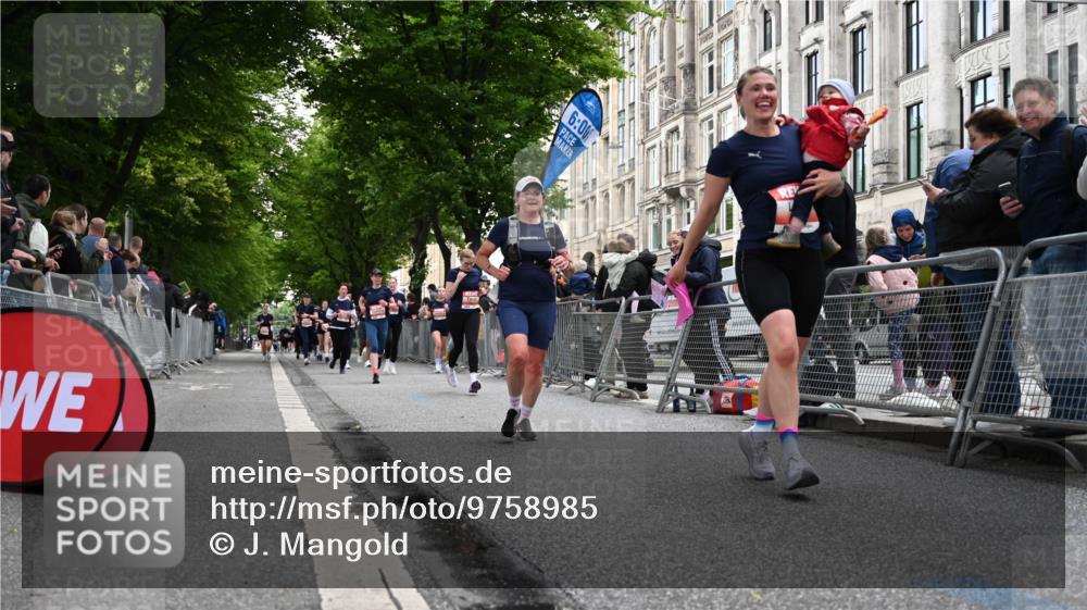 14.06.2026 - REWE Women's Run J. Mangold http://msf.ph/oto/9758985 14.06.2026 11:00:39 Ziel 5025, 5054, 5055, 5146, 5242, 5307, 5341, 5364, 5532, 5767, 5941 meine-sportfotos.de