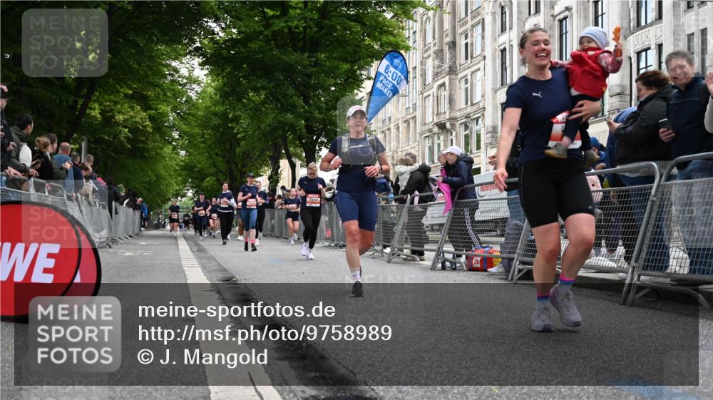 14.06.2026 - REWE Women's Run J. Mangold http://msf.ph/oto/9758989 14.06.2026 11:00:39 Ziel 5025, 5054, 5055, 5146, 5242, 5307, 5341, 5364, 5532, 5767, 5941 meine-sportfotos.de
