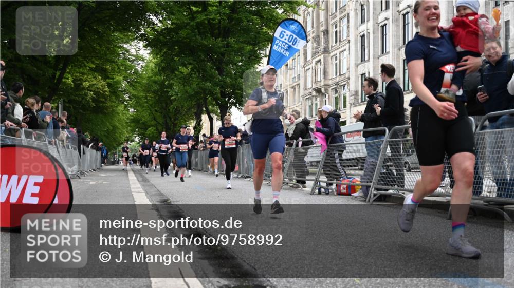 14.06.2026 - REWE Women's Run J. Mangold http://msf.ph/oto/9758992 14.06.2026 11:00:39 Ziel 5025, 5054, 5055, 5146, 5242, 5307, 5341, 5364, 5532, 5767, 5941 meine-sportfotos.de