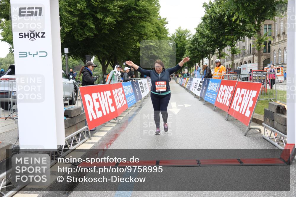 14.06.2026 - REWE Women's Run Strokosch-Dieckow http://msf.ph/oto/9758995 14.06.2026 11:20:34 Ziel 5997 meine-sportfotos.de