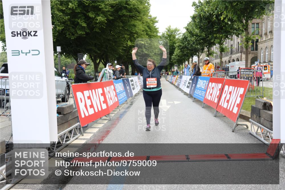 14.06.2026 - REWE Women's Run Strokosch-Dieckow http://msf.ph/oto/9759009 14.06.2026 11:20:34 Ziel 5997 meine-sportfotos.de