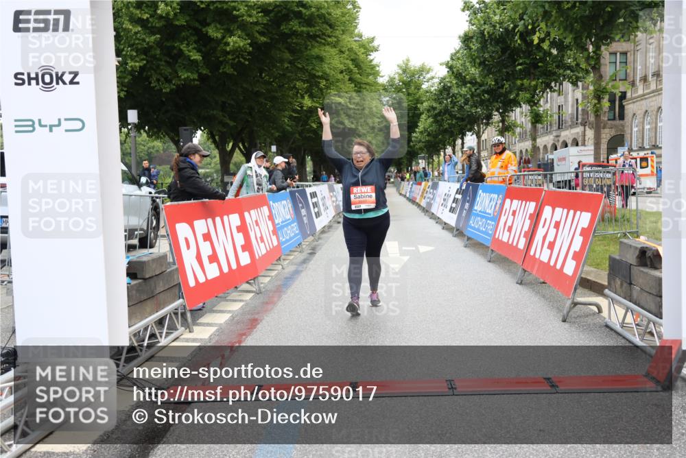 14.06.2026 - REWE Women's Run Strokosch-Dieckow http://msf.ph/oto/9759017 14.06.2026 11:20:34 Ziel 5997 meine-sportfotos.de