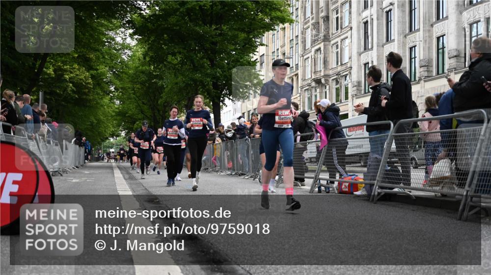 14.06.2026 - REWE Women's Run J. Mangold http://msf.ph/oto/9759018 14.06.2026 11:00:43 Ziel 5025, 5055, 5087, 5146, 5270, 5307, 5364, 5481, 5599, 5672, 5874, 5941 meine-sportfotos.de