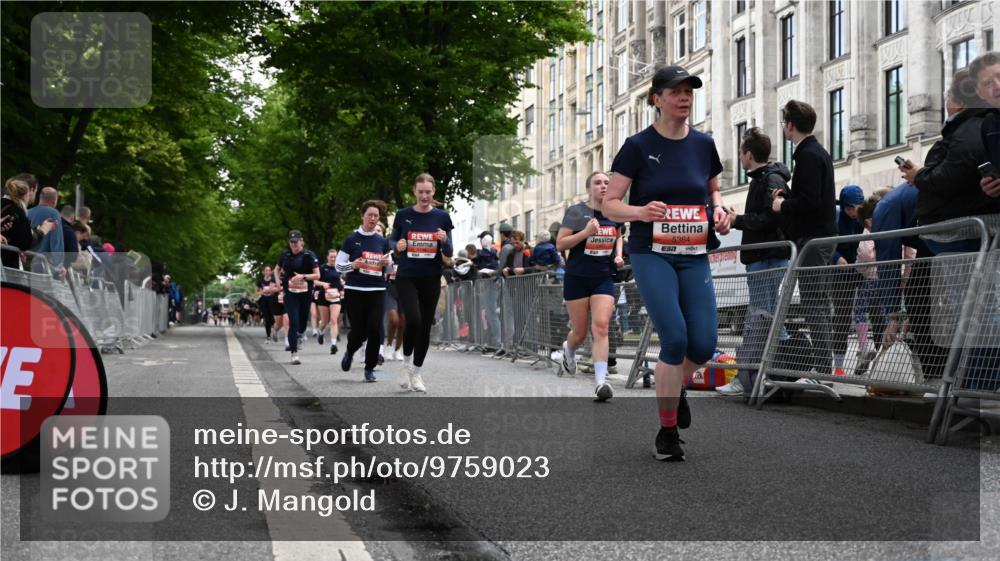 14.06.2026 - REWE Women's Run J. Mangold http://msf.ph/oto/9759023 14.06.2026 11:00:43 Ziel 5025, 5055, 5087, 5146, 5270, 5307, 5364, 5481, 5599, 5672, 5874, 5941 meine-sportfotos.de