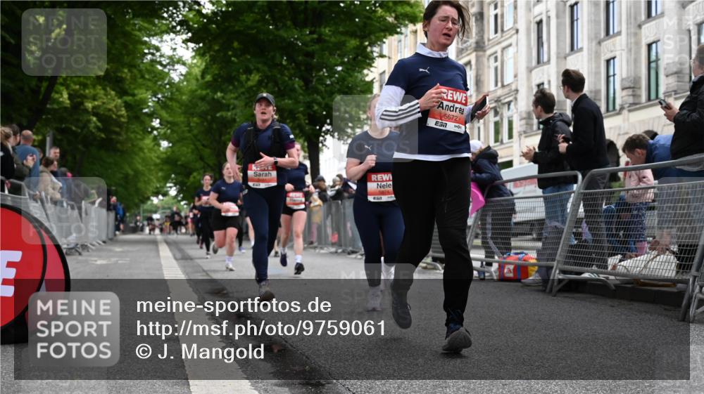 14.06.2026 - REWE Women's Run J. Mangold http://msf.ph/oto/9759061 14.06.2026 11:00:46 Ziel 5041, 5087, 5146, 5270, 5307, 5364, 5455, 5481, 5507, 5599, 5603, 5618, 5672, 5874, 5941 meine-sportfotos.de